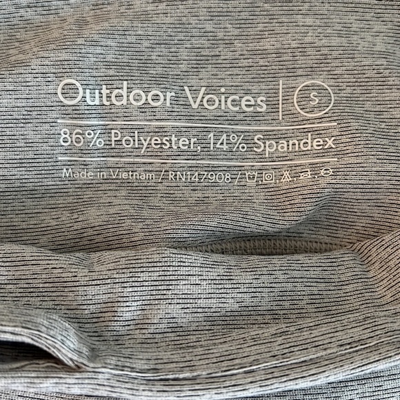 LIKE NEW Outdoor Voices Warm-Up 7/8 Length Light Gray Legging - Picture 3 of 5